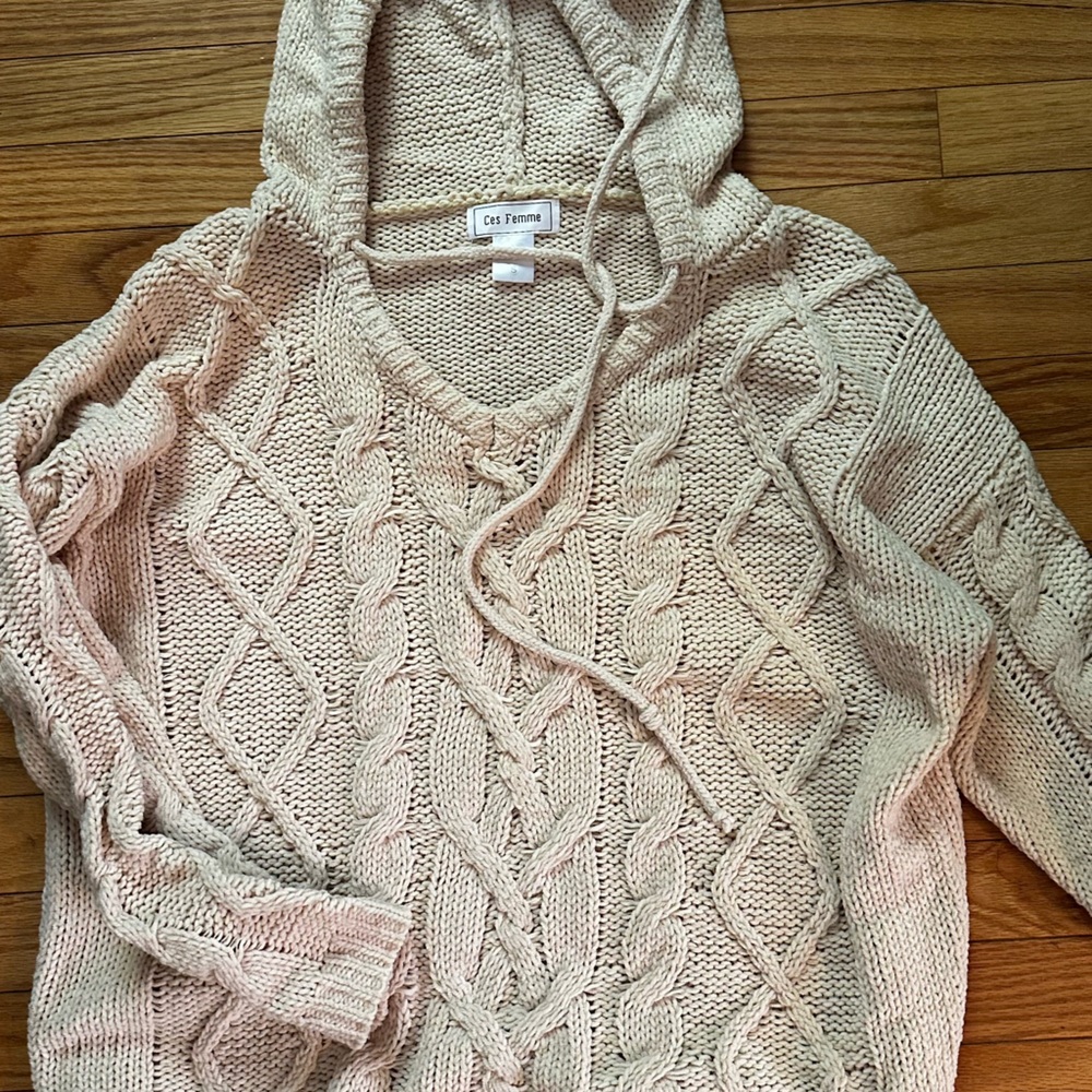 Ces Femme Cable Knit V-Neck Hoodie Sweater in Light Beige